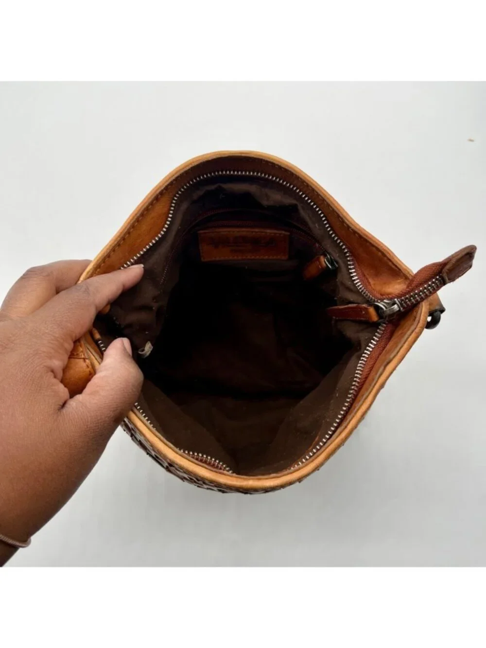 Vilenca Brown Woven Leather Crossbody Bag - Picture 10 of 10